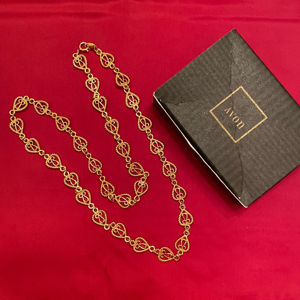 Avon Simply Hearts Necklace